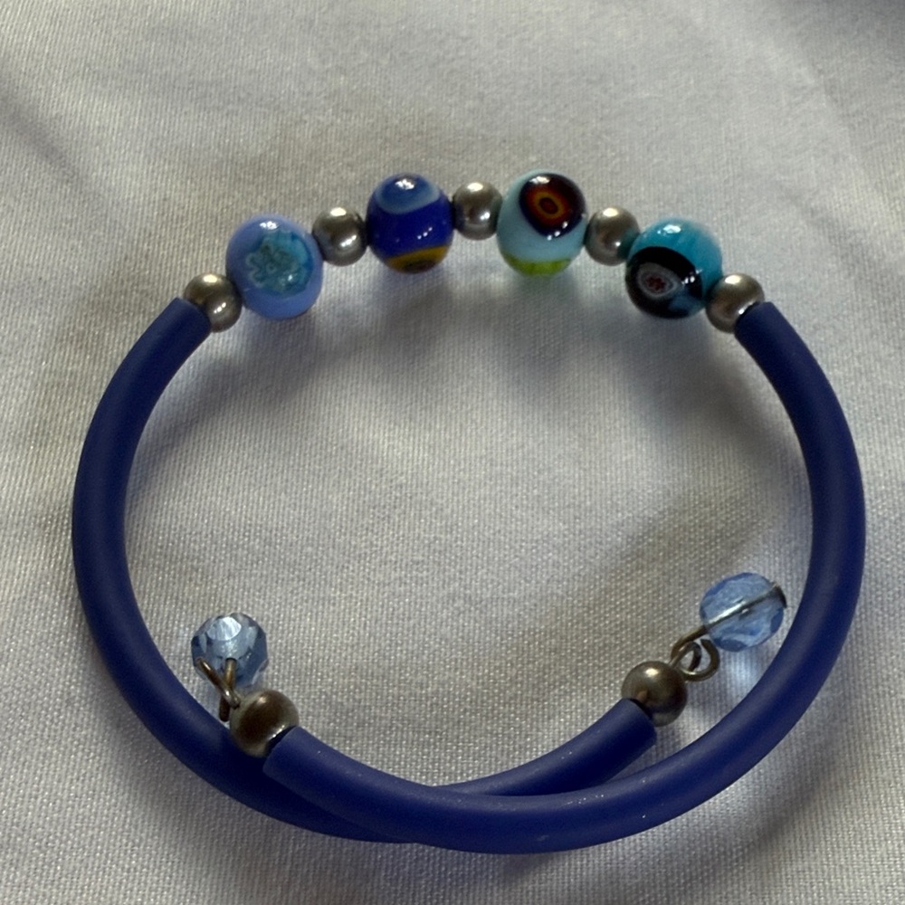 Elegant Blue Beaded Bracelet with Artistic Charms